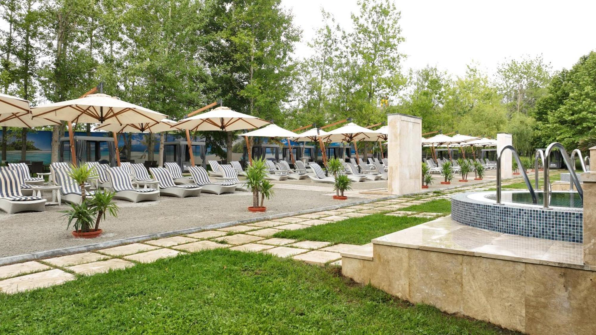 Multi Grand Hotel Ptghni Exterior foto