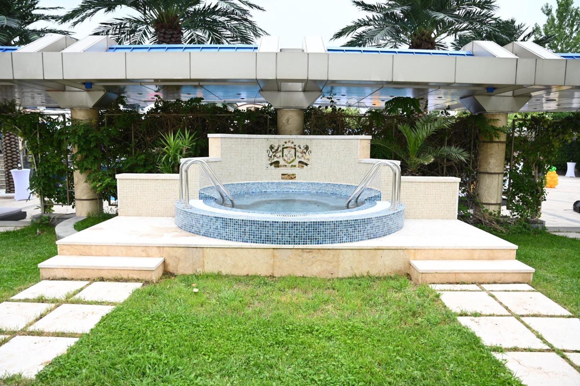 Multi Grand Hotel Ptghni Exterior foto