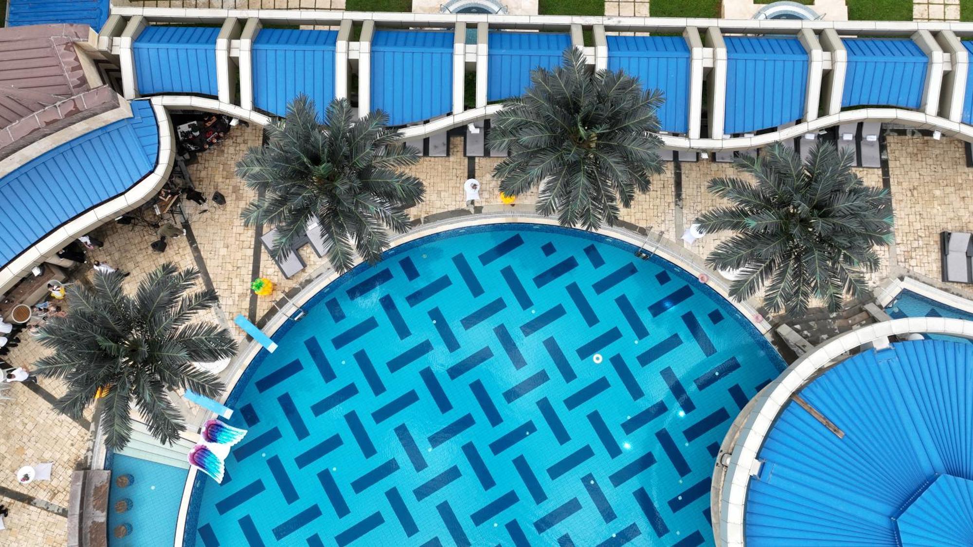 Multi Grand Hotel Ptghni Exterior foto