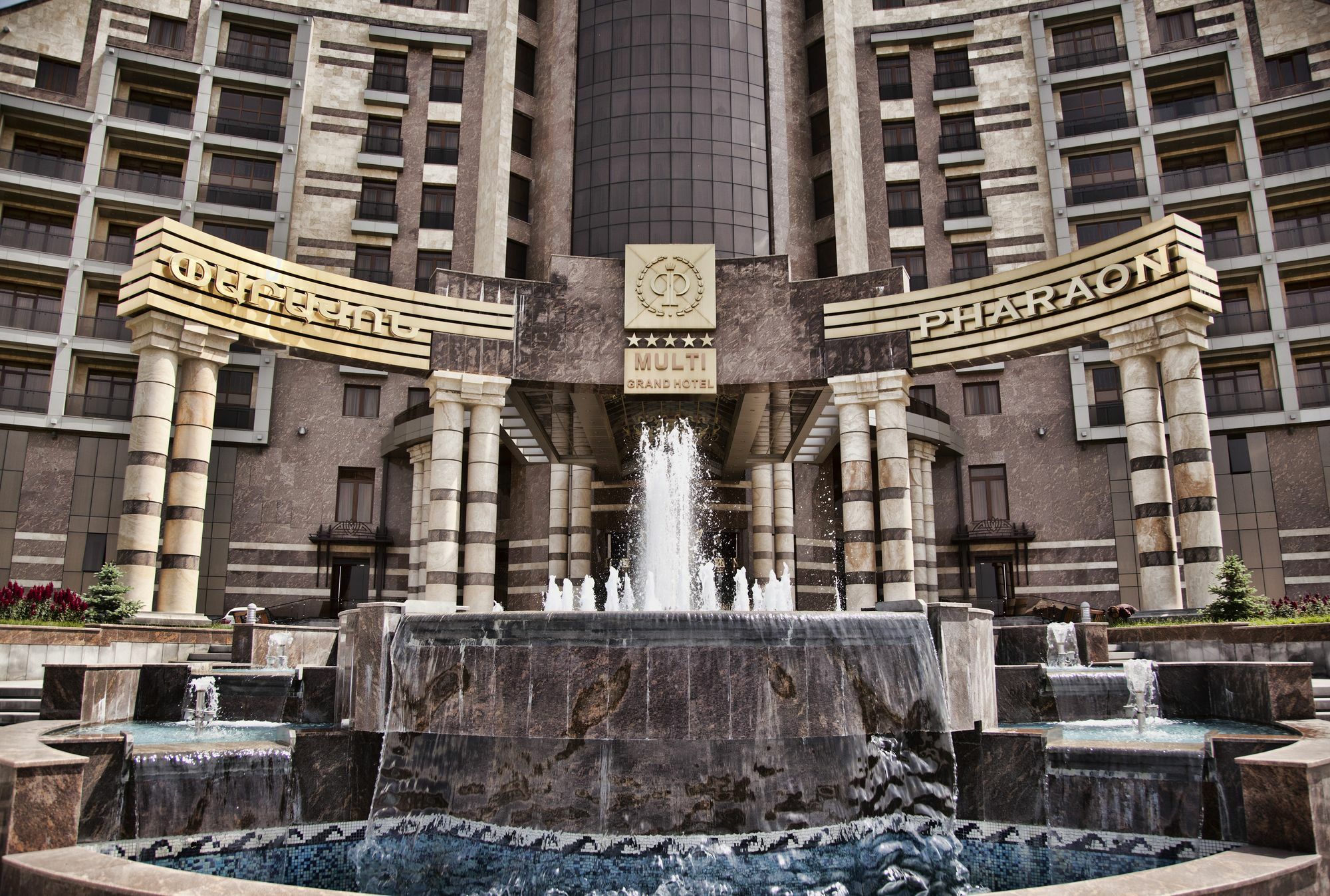 Multi Grand Hotel Ptghni Exterior foto