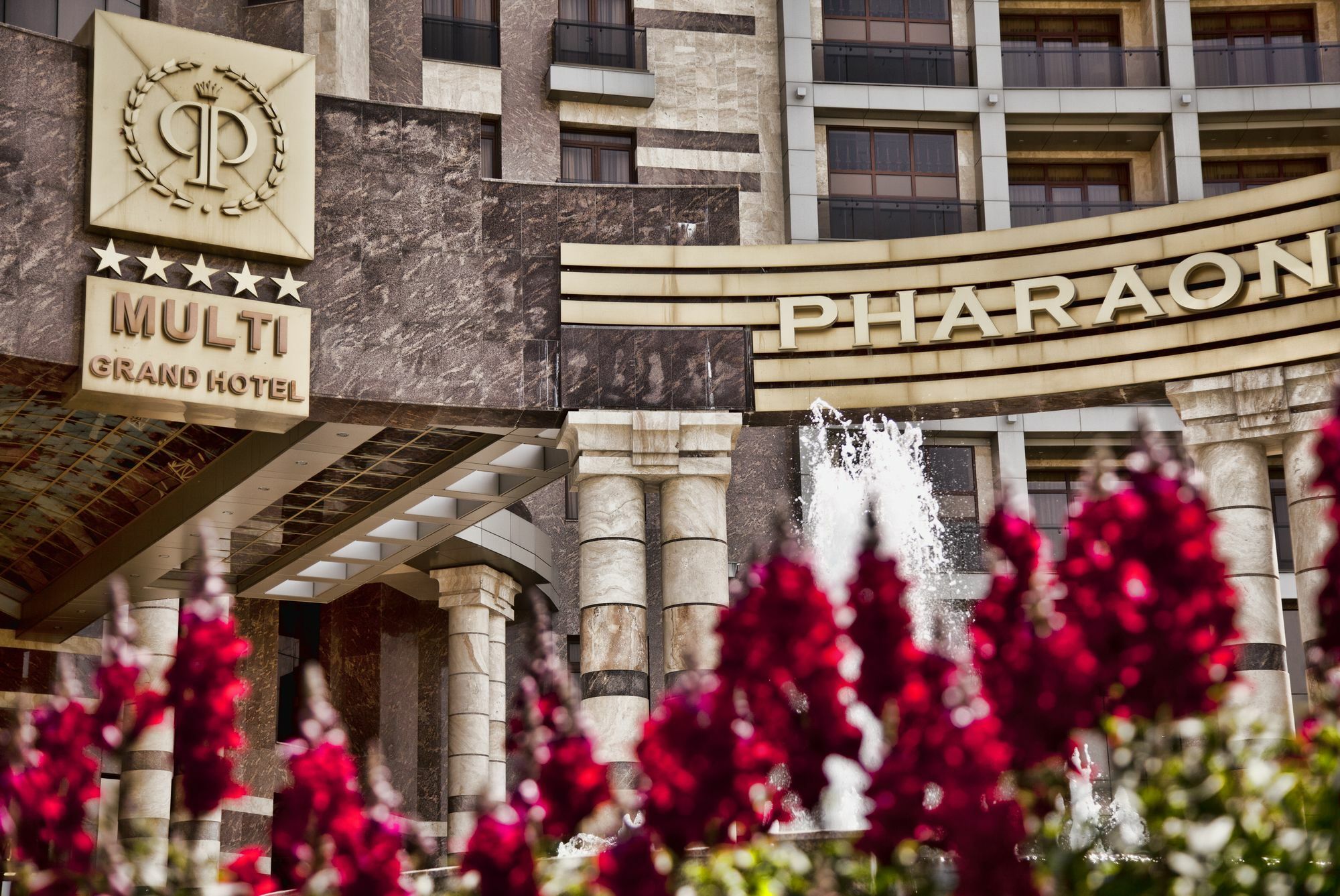 Multi Grand Hotel Ptghni Exterior foto