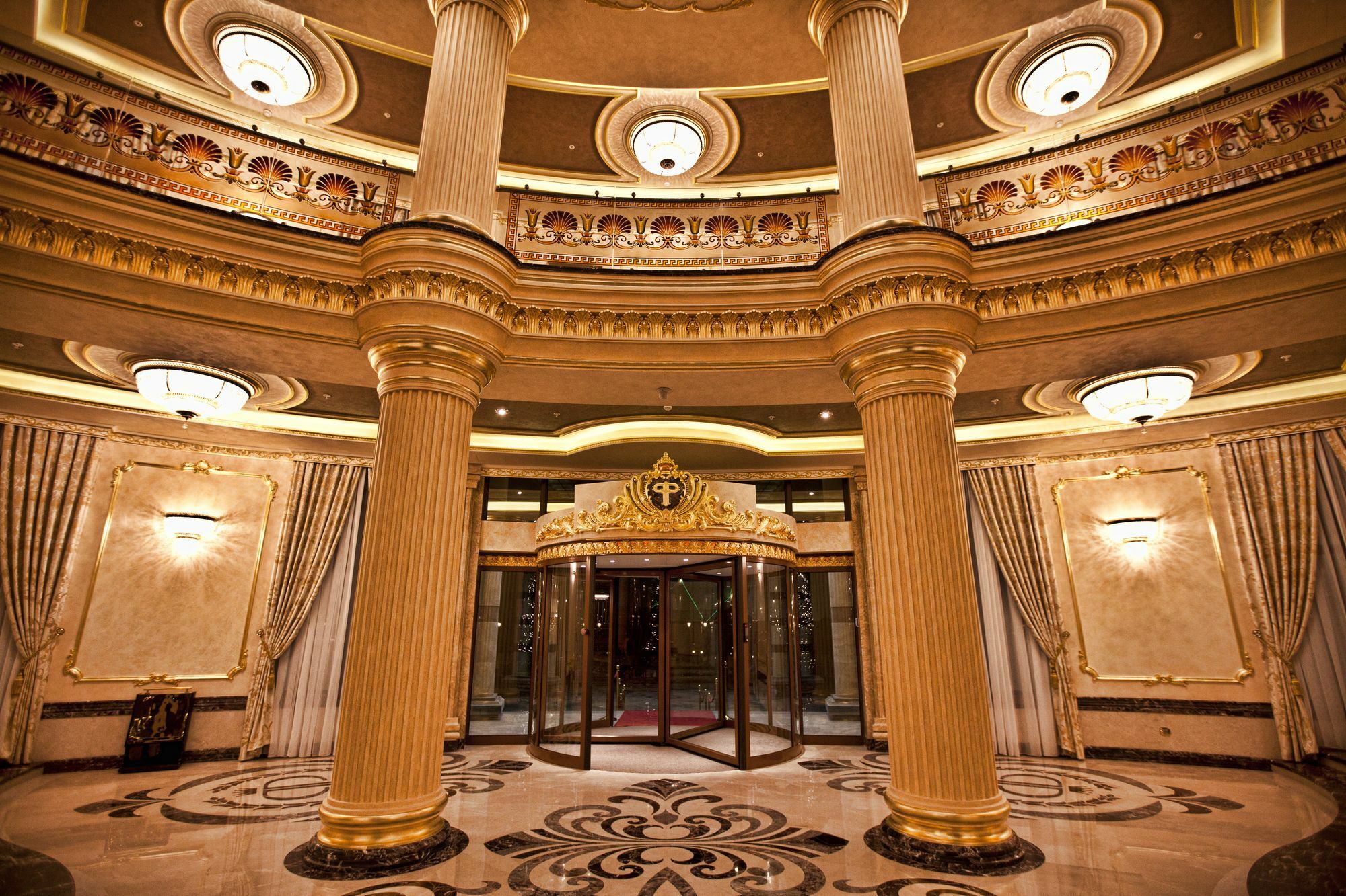 Multi Grand Hotel Ptghni Exterior foto